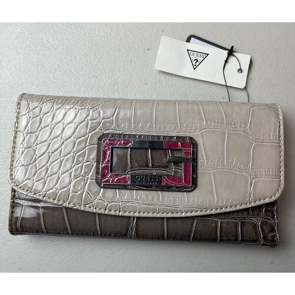 GUESS Women’s Wallet ~ Beige/pink ~ Zipper Clutch NWT Flawed *See Photos* - Picture 1 of 9